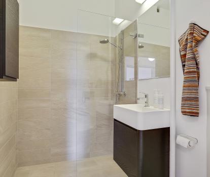 Nyt flot 6 m2 badeværelse med ifö glasvæg på1 ⇒ Håndværker.dk
