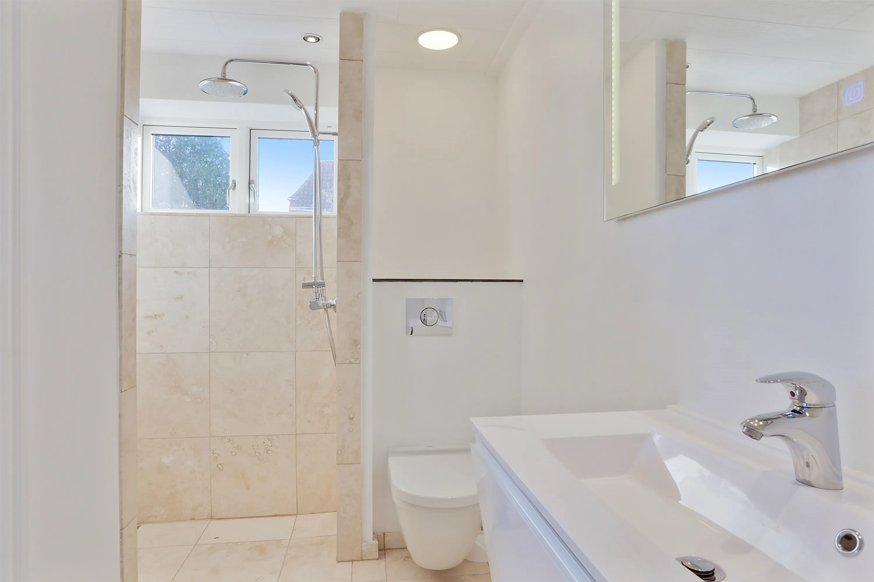 Nyt badeværelse med damixa vandhane, grohe toilet1 ⇒ Håndværker.dk -  Håndværker.dk