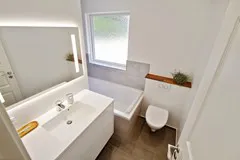 Nyt 7 m2 badeværelse med duravit badekar i måløv nord for ballerup -  Håndværker.dk